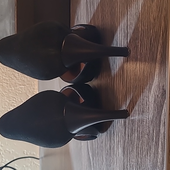 GUCCI. black suede heels, size 36 - Picture 4 of 5